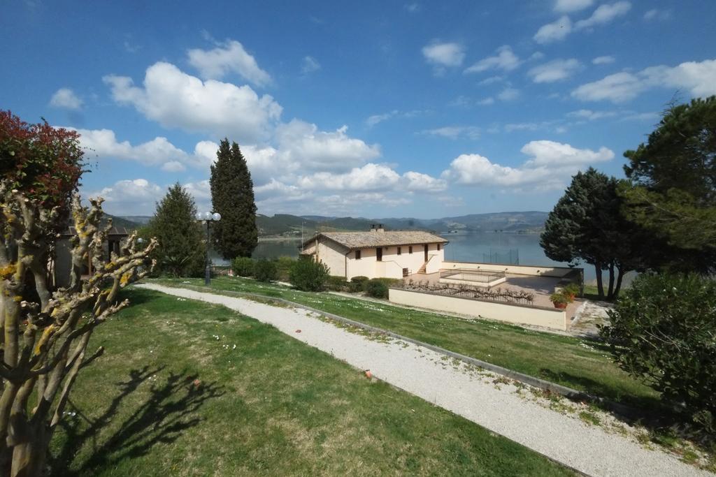 La Penisola Otel Baschi Dış mekan fotoğraf
