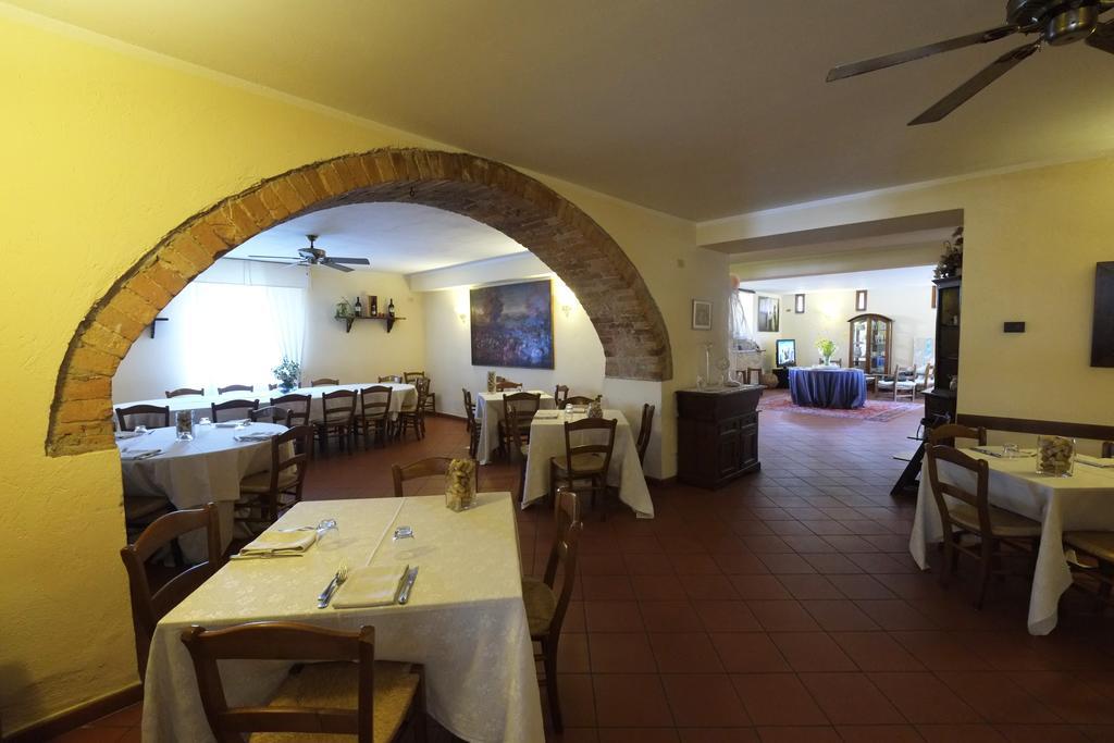 La Penisola Otel Baschi Dış mekan fotoğraf