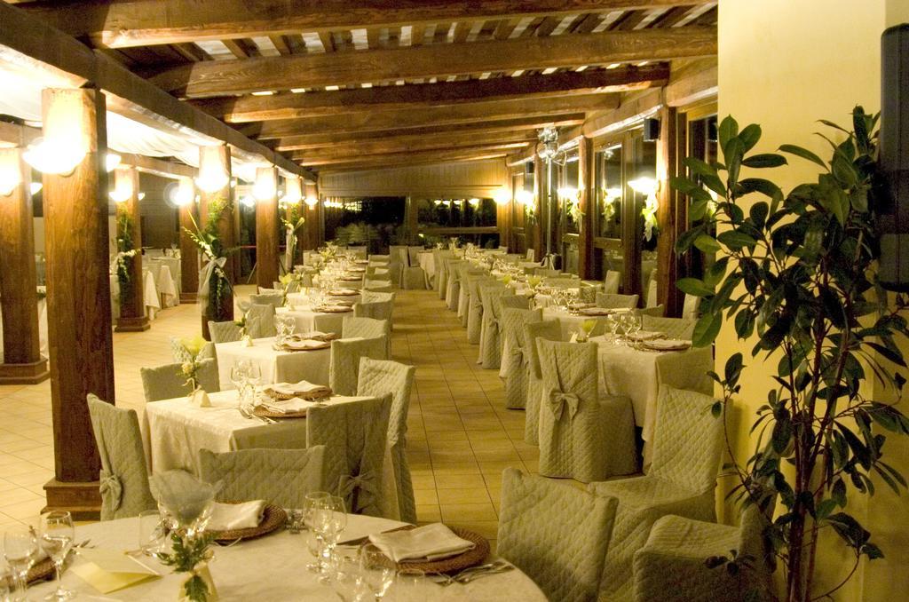 La Penisola Otel Baschi Dış mekan fotoğraf