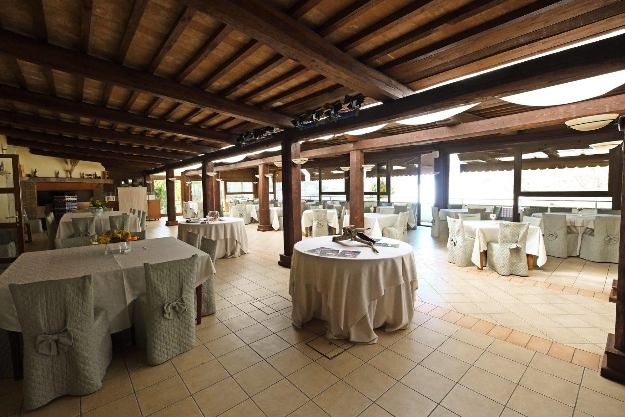 La Penisola Otel Baschi Dış mekan fotoğraf