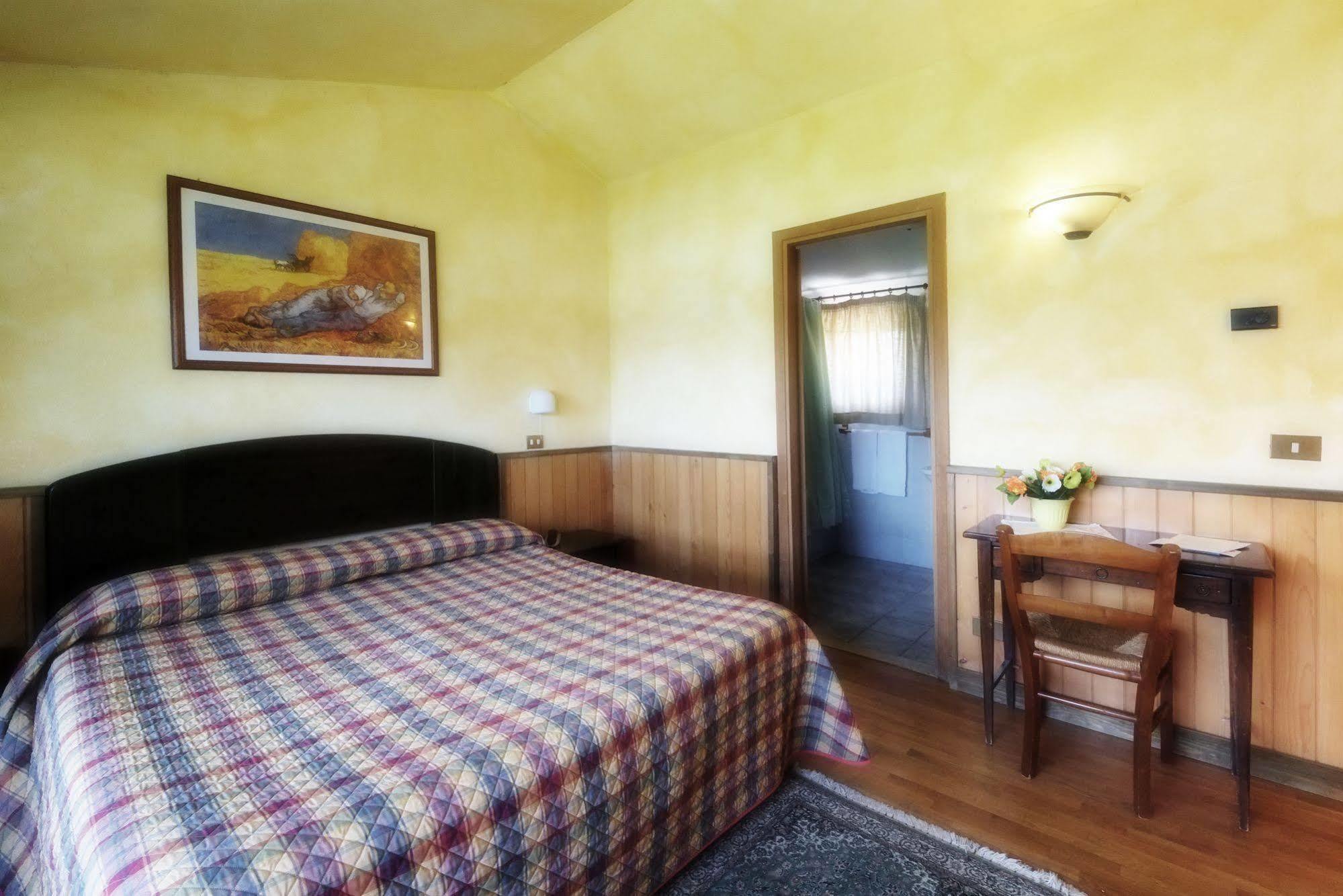 La Penisola Otel Baschi Dış mekan fotoğraf