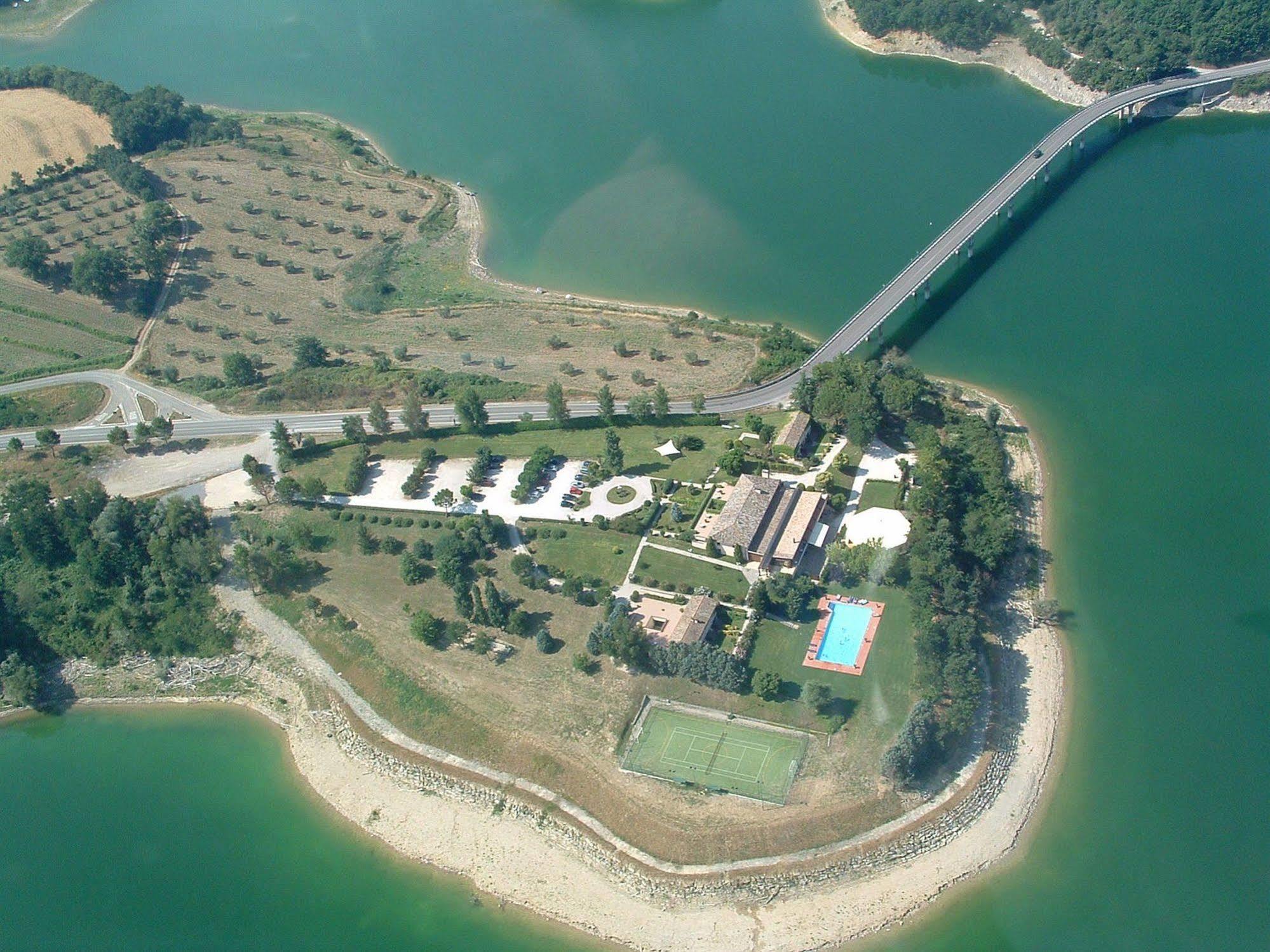 La Penisola Otel Baschi Dış mekan fotoğraf