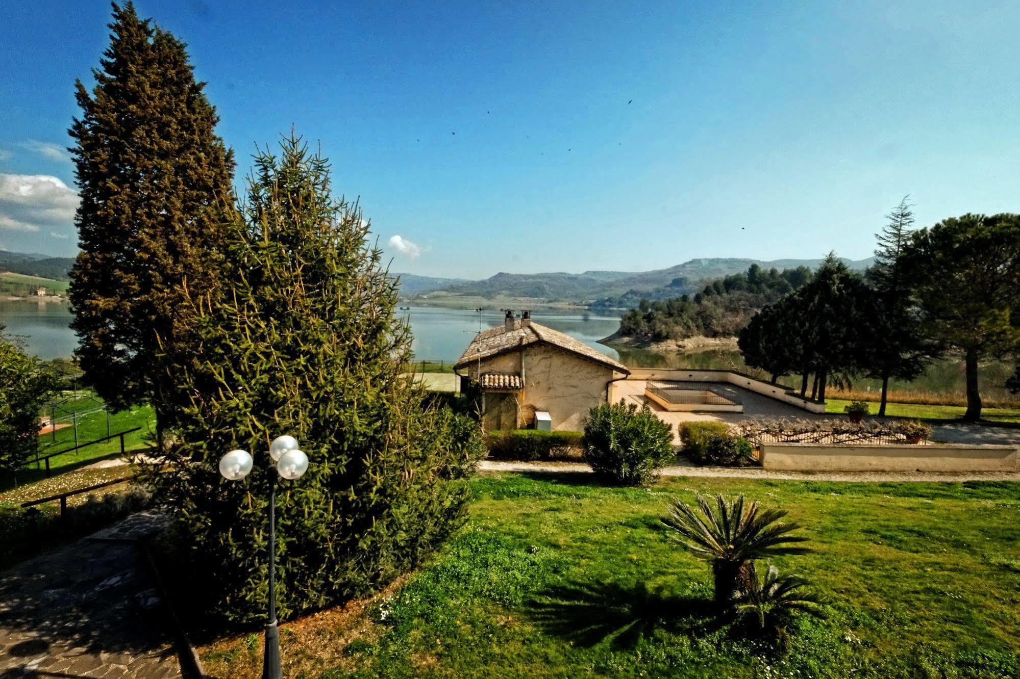 La Penisola Otel Baschi Dış mekan fotoğraf